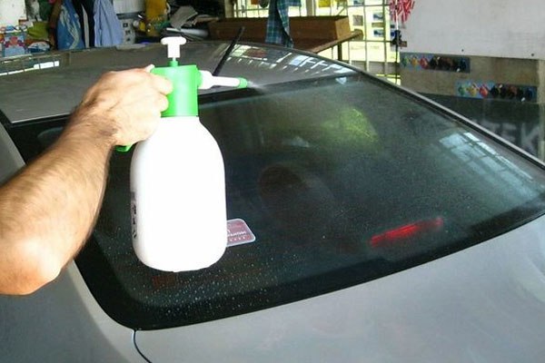 Фото подготовки стекла к полировке в АвтостеклаПрофи