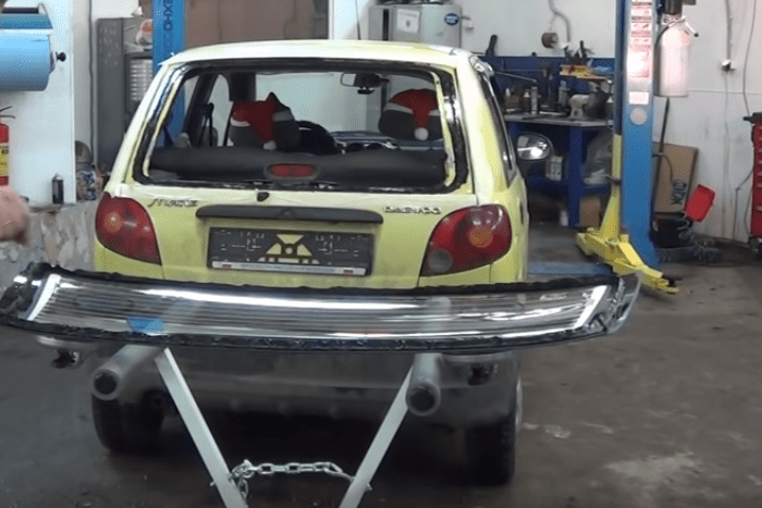 Фото процесса замены заднего стекла